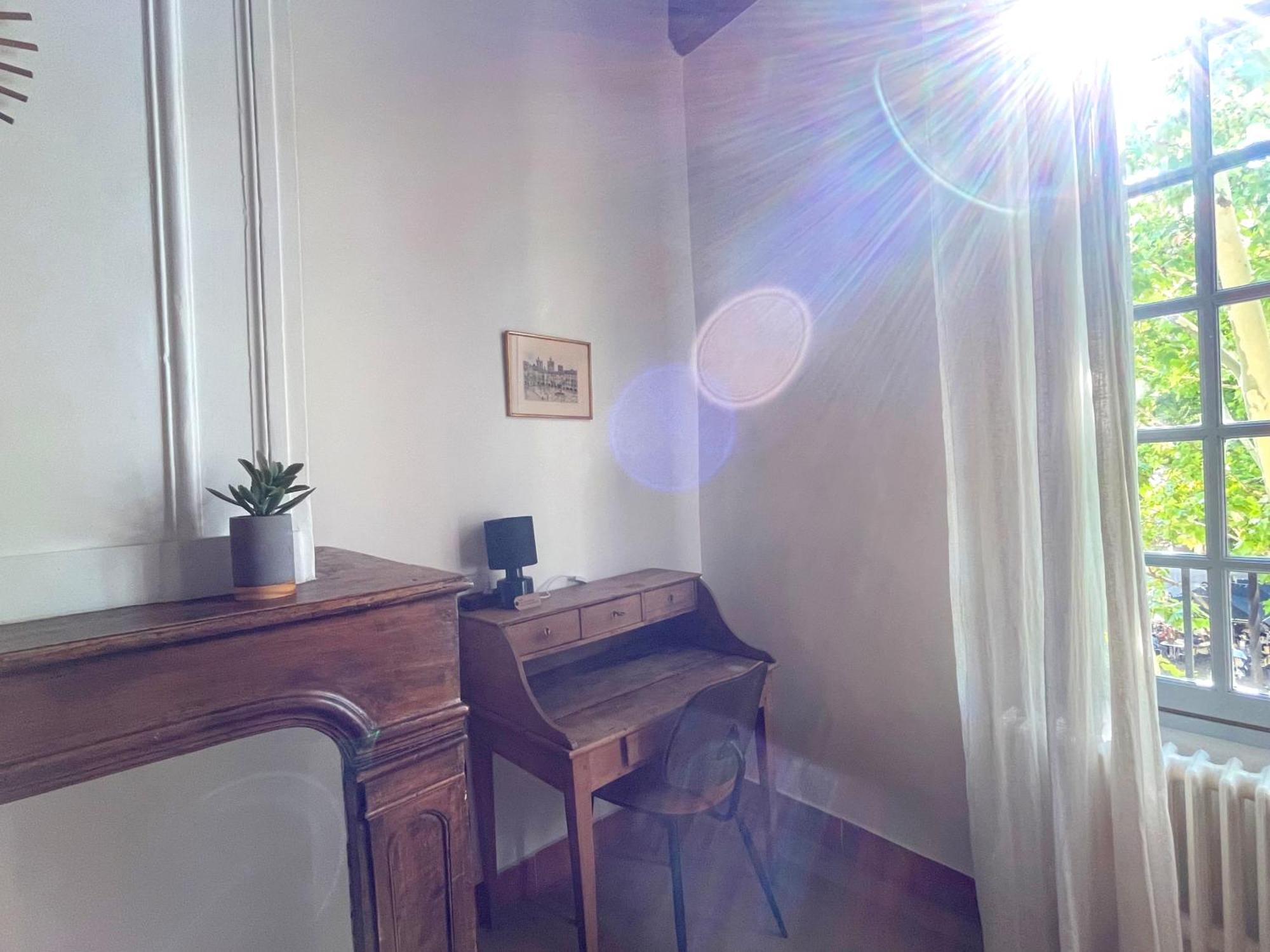La bohème place aux herbes Uzès Extérieur photo