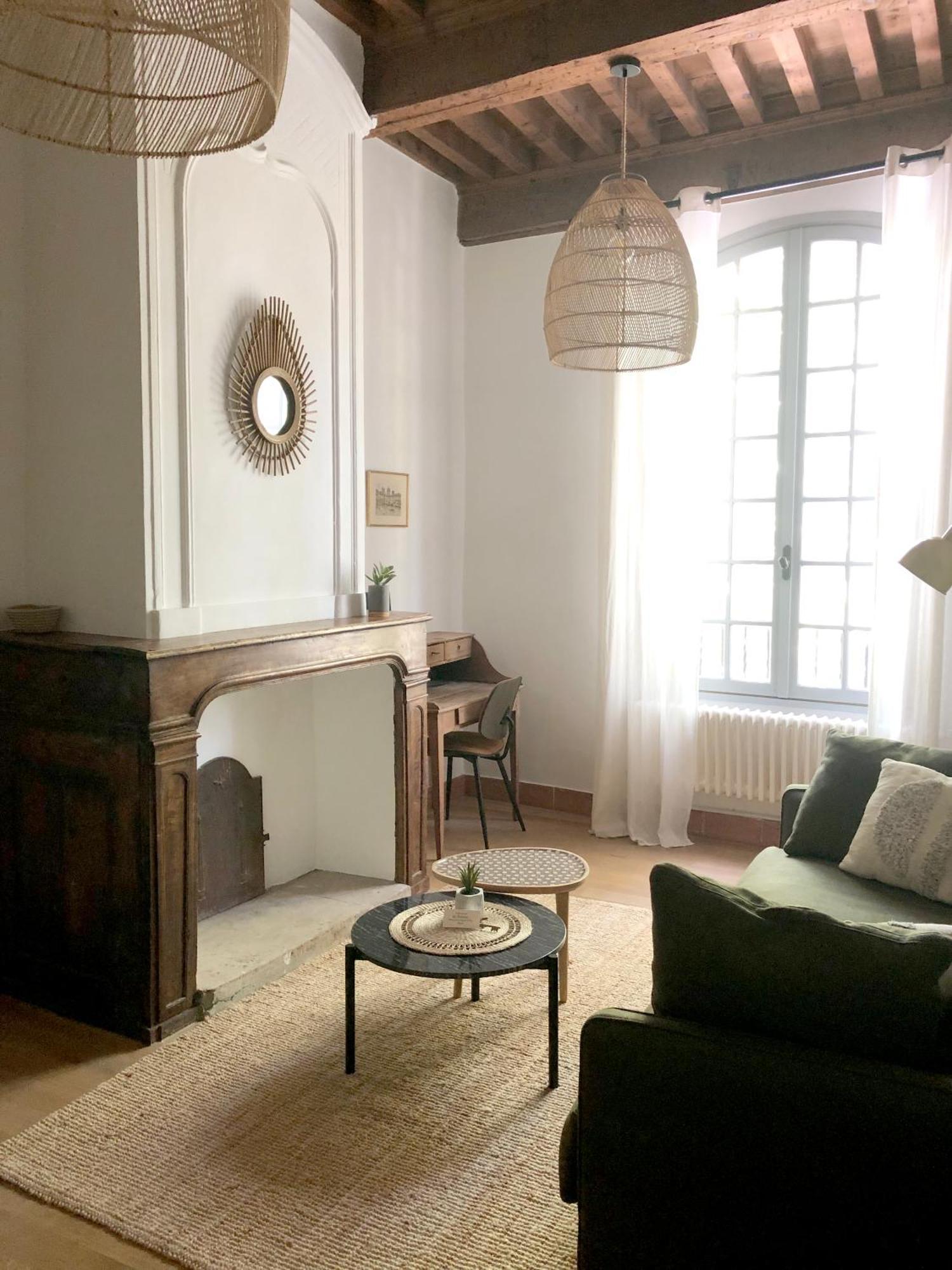 La bohème place aux herbes Uzès Extérieur photo